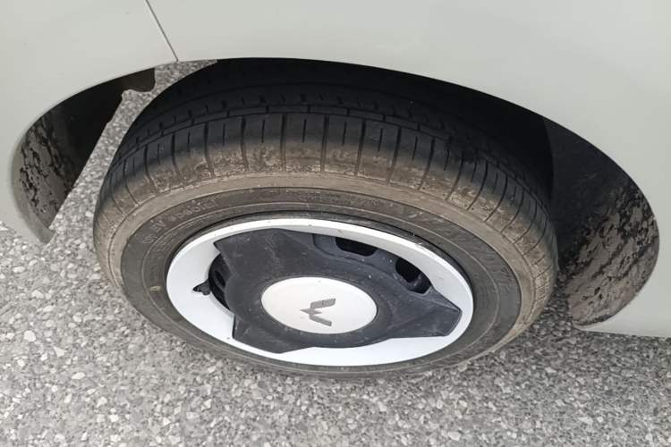 Used Wuling Hongguang MINIEV 2024 3rd Generation 215km Youth Edition Right Rear Wheel Hub