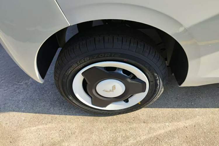 Used Wuling Hongguang MINIEV 2024 3rd Generation 215km Youth Edition Right Rear Wheel Hub