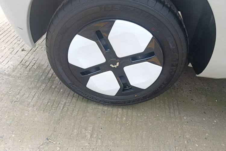 Used Wuling Hongguang MINIEV 2024 3rd Generation 215km Youth Edition Right Rear Wheel Hub