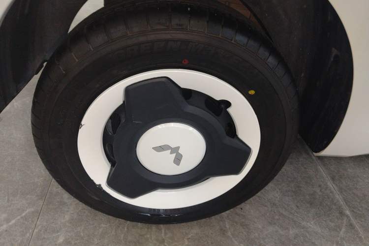 Used Wuling Hongguang MINIEV 2024 3rd Generation 215km Youth Edition Right Rear Wheel Hub