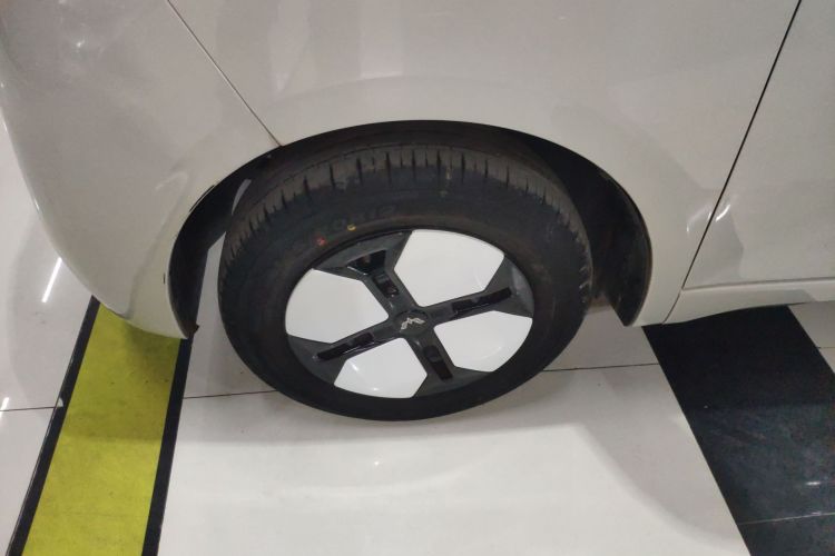 Used Wuling Hongguang MINIEV 2024 3rd Generation 215km Advanced Version Right Rear Wheel Hub