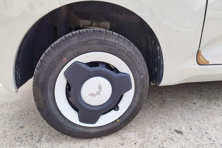 Used Wuling Hongguang MINIEV 2024 3rd Generation 215km Youth Edition Right Rear Wheel Hub