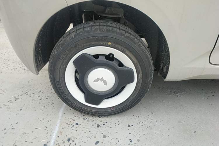 Used Wuling Hongguang MINIEV 2024 3rd Generation 215km Youth Edition Right Rear Wheel Hub