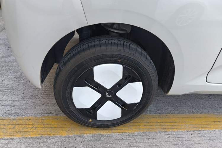Used Wuling Hongguang MINIEV 2024 3rd Generation 215km Advanced Version Right Rear Wheel Hub