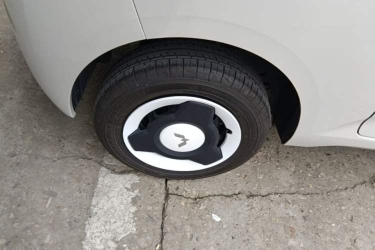 Used Wuling Hongguang MINIEV 2024 3rd Generation 215km Youth Edition Right Rear Wheel Hub