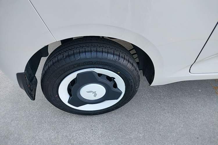 Used Wuling Hongguang MINIEV 2024 3rd Generation 215km Youth Edition Right Rear Wheel Hub