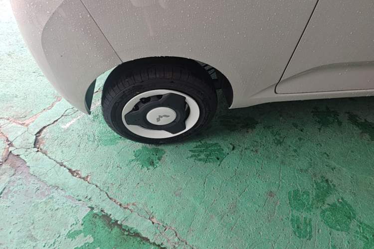 Used Wuling Hongguang MINIEV 2024 3rd Generation 215km Youth Edition Right Rear Wheel Hub