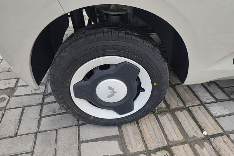 Used Wuling Hongguang MINIEV 2024 3rd Generation 215km Youth Edition Right Rear Wheel Hub