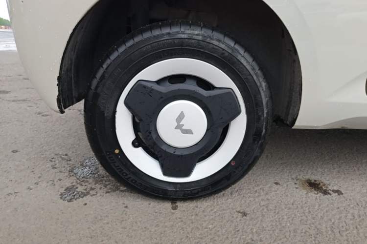 Used Wuling Hongguang MINIEV 2024 3rd Generation 215km Youth Edition Right Rear Wheel Hub