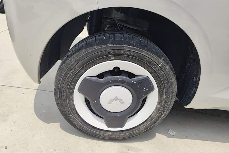 Used Wuling Hongguang MINIEV 2024 3rd Generation 215km Youth Edition Right Rear Wheel Hub