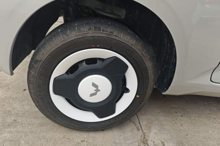 Used Wuling Hongguang MINIEV 2024 3rd Generation 215km Youth Edition Right Rear Wheel Hub
