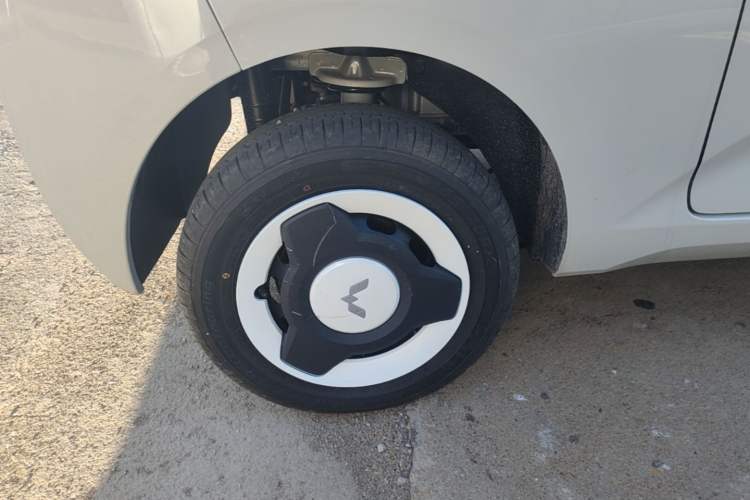 Used Wuling Hongguang MINIEV 2024 3rd Generation 215km Youth Edition Right Rear Wheel Hub