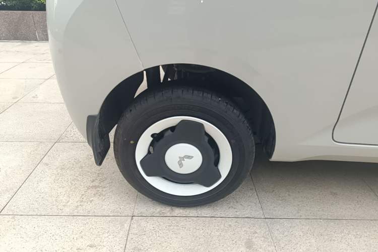 Used Wuling Hongguang MINIEV 2024 3rd Generation 215km Youth Edition Right Rear Wheel Hub