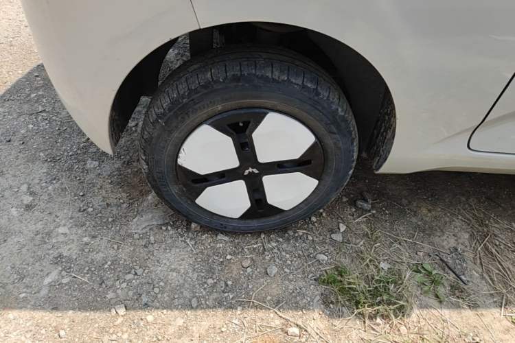 Used Wuling Hongguang MINIEV 2024 3rd Generation 215km Advanced Version Right Rear Wheel Hub