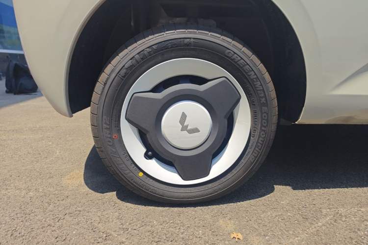 Used Wuling Hongguang MINIEV 2024 3rd Generation 215km Youth Edition Right Rear Wheel Hub