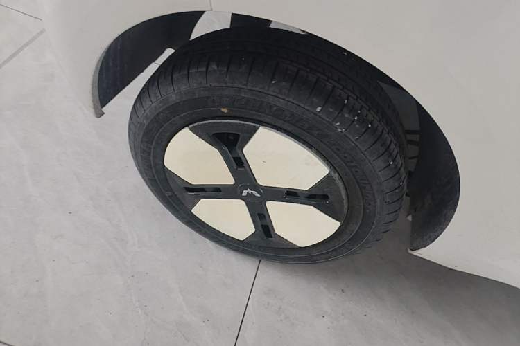 Used Wuling Hongguang MINIEV 2024 3rd Generation 215km Advanced Version Right Rear Wheel Hub