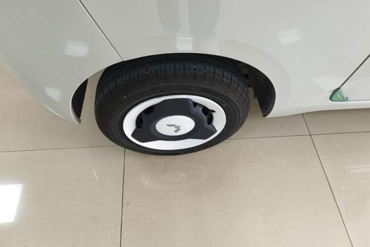 Used Wuling Hongguang MINIEV 2024 3rd Generation 215km Youth Edition Right Rear Wheel Hub