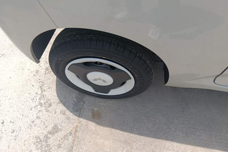 Used Wuling Hongguang MINIEV 2024 3rd Generation 215km Youth Edition Right Rear Wheel Hub