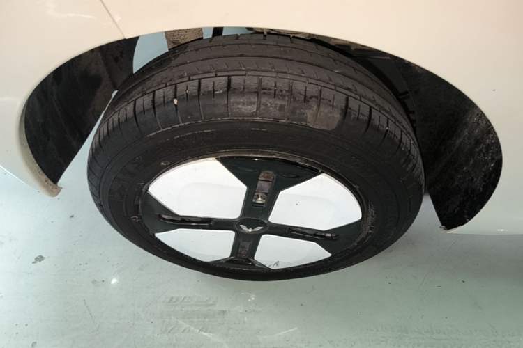 Used Wuling Hongguang MINIEV 2024 3rd Generation 215km Advanced Version Right Rear Wheel Hub