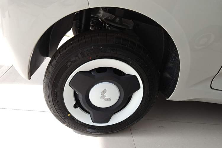Used Wuling Hongguang MINIEV 2024 3rd Generation 215km Youth Edition Right Rear Wheel Hub