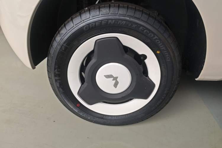 Used Wuling Hongguang MINIEV 2024 3rd Generation 215km Youth Edition Right Rear Wheel Hub