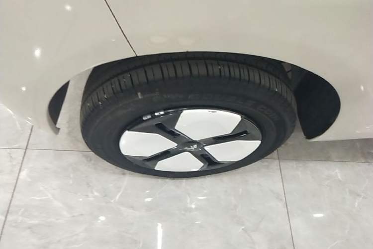 Used Wuling Hongguang MINIEV 2024 3rd Generation 170 km Right Rear Wheel Hub