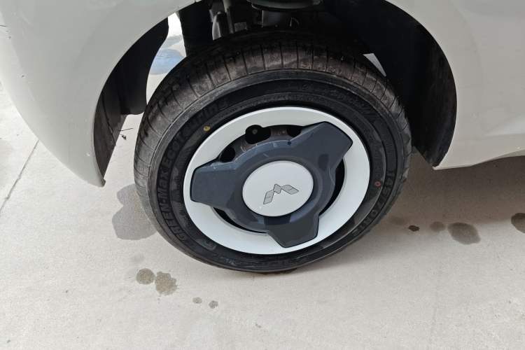 Used Wuling Hongguang MINIEV 2024 3rd Generation 215km Youth Edition Right Rear Wheel Hub