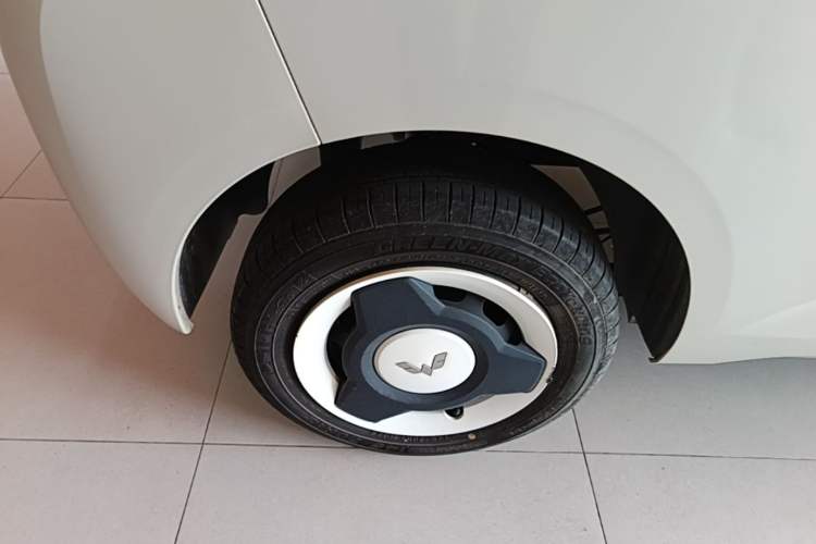 Used Wuling Hongguang MINIEV 2024 3rd Generation 215km Youth Edition Right Rear Wheel Hub