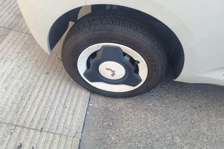 Used Wuling Hongguang MINIEV 2024 3rd Generation 215km Youth Edition Right Rear Wheel Hub