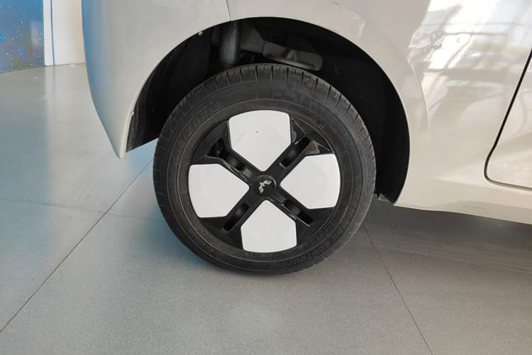 Used Wuling Hongguang MINIEV 2024 3rd Generation 215km Advanced Version Right Rear Wheel Hub