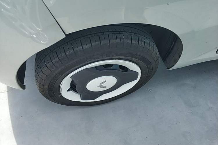 Used Wuling Hongguang MINIEV 2024 3rd Generation 215km Youth Edition Right Rear Wheel Hub