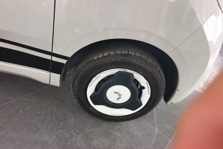 Used Wuling Hongguang MINIEV 2024 3rd Generation 215km Youth Edition Right Rear Wheel Hub