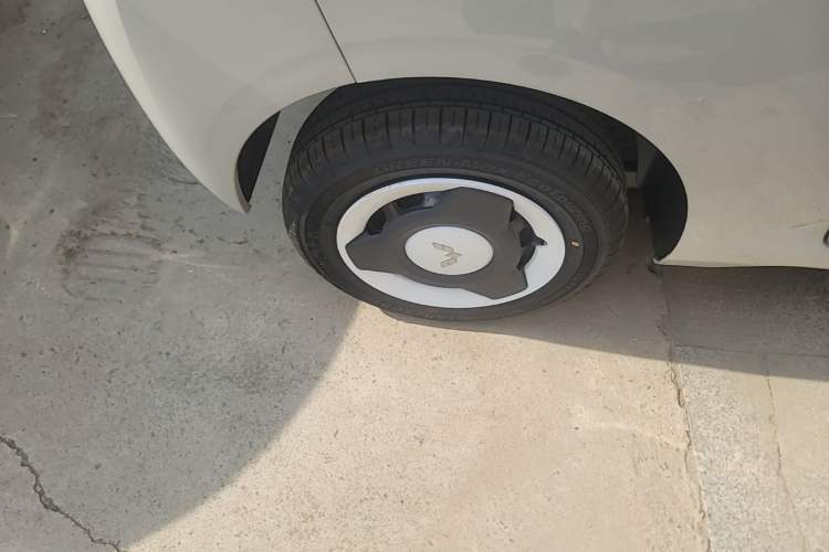 Used Wuling Hongguang MINIEV 2024 3rd Generation 215km Youth Edition Right Rear Wheel Hub