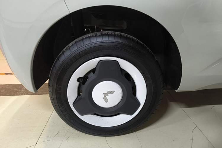 Used Wuling Hongguang MINIEV 2024 3rd Generation 215km Youth Edition Right Rear Wheel Hub