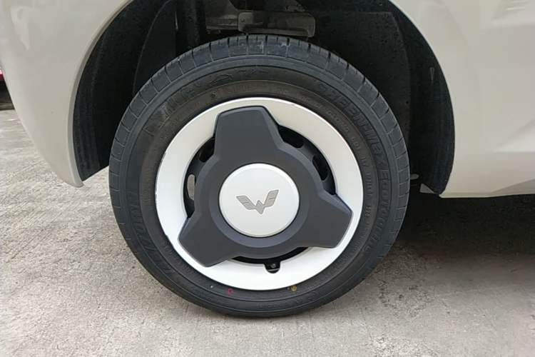 Used Wuling Hongguang MINIEV 2024 3rd Generation 215km Advanced Version Right Rear Wheel Hub