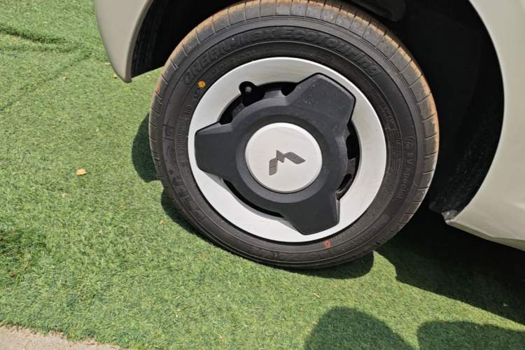 Used Wuling Hongguang MINIEV 2024 3rd Generation 215km Youth Edition Right Rear Wheel Hub