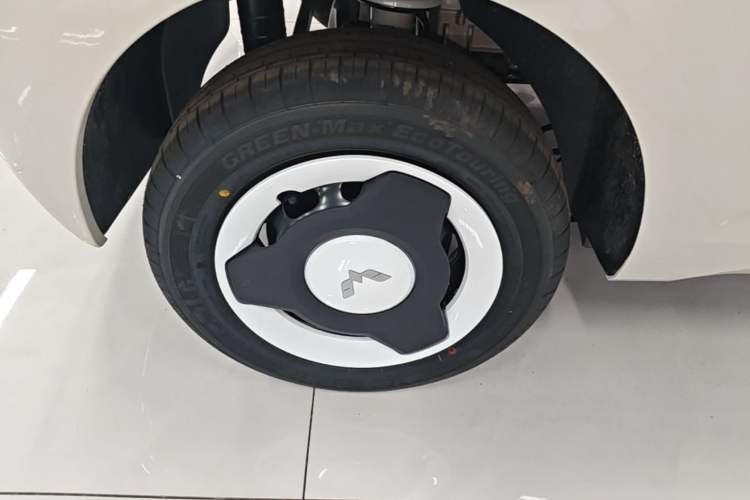 Used Wuling Hongguang MINIEV 2024 3rd Generation 215km Youth Edition Right Rear Wheel Hub