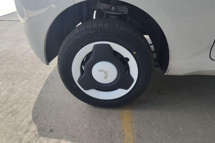 Used Wuling Hongguang MINIEV 2024 3rd Generation 215km Youth Edition Right Rear Wheel Hub