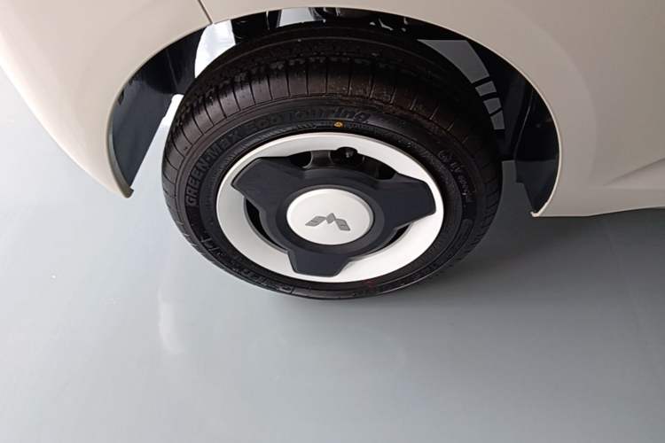 Used Wuling Hongguang MINIEV 2024 3rd Generation 215km Youth Edition Right Rear Wheel Hub