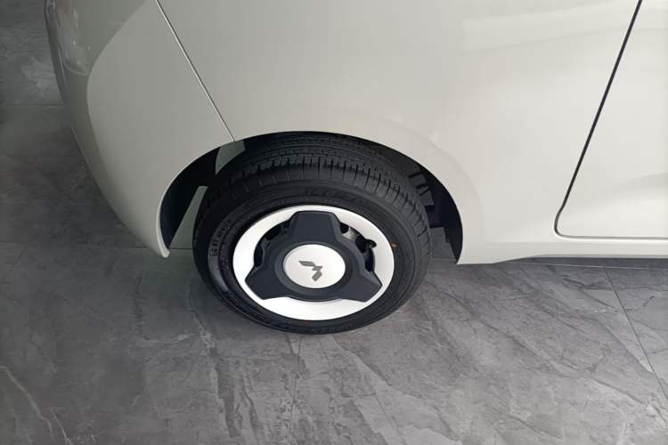 Used Wuling Hongguang MINIEV 2024 3rd Generation 215km Youth Edition Right Rear Wheel Hub