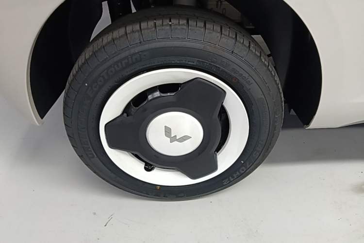 Used Wuling Hongguang MINIEV 2024 3rd Generation 215km Youth Edition Right Rear Wheel Hub