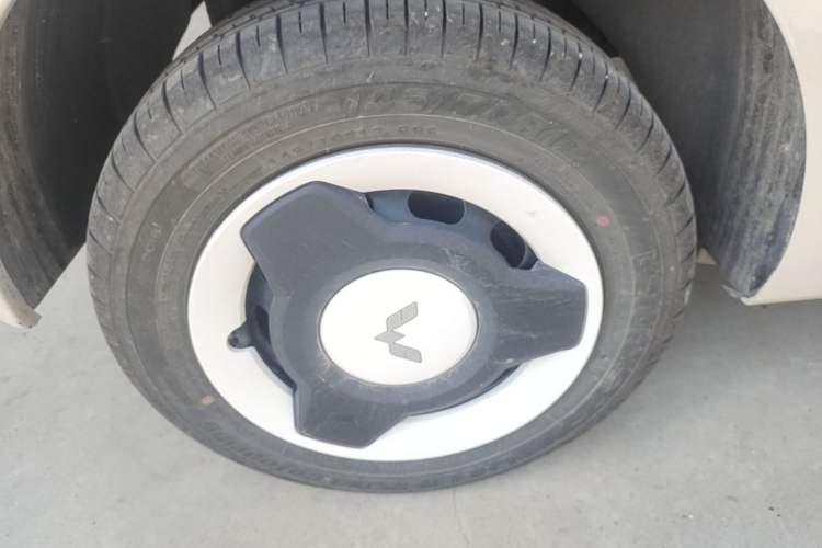 Used Wuling Hongguang MINIEV 2024 3rd Generation 215km Youth Edition Right Rear Wheel Hub