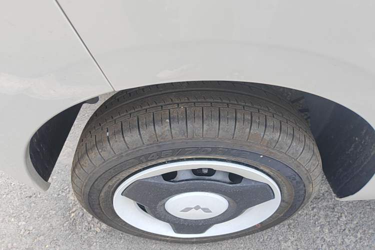 Used Wuling Hongguang MINIEV 2024 3rd Generation 215km Youth Edition Right Rear Wheel Hub