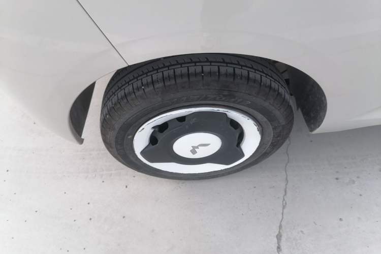 Used Wuling Hongguang MINIEV 2024 3rd Generation 215km Youth Edition Right Rear Wheel Hub