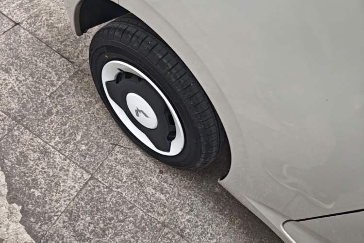 Used Wuling Hongguang MINIEV 2024 3rd Generation 215km Youth Edition Right Rear Wheel Hub