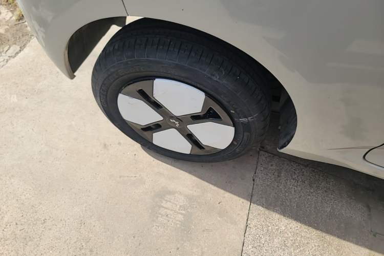 Used Wuling Hongguang MINIEV 2024 3rd Generation 215km Advanced Version Right Rear Wheel Hub