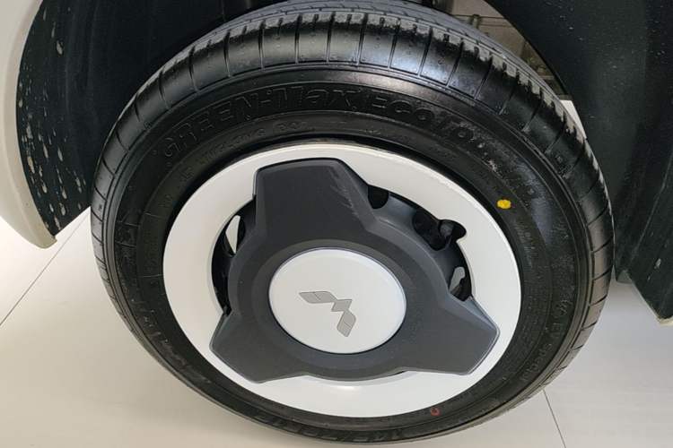 Used Wuling Hongguang MINIEV 2024 3rd Generation 215km Youth Edition Right Rear Wheel Hub
