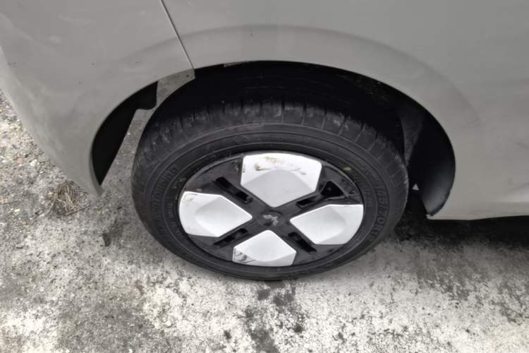 Used Wuling Hongguang MINIEV 2024 3rd Generation 215km Advanced Version Right Rear Wheel Hub