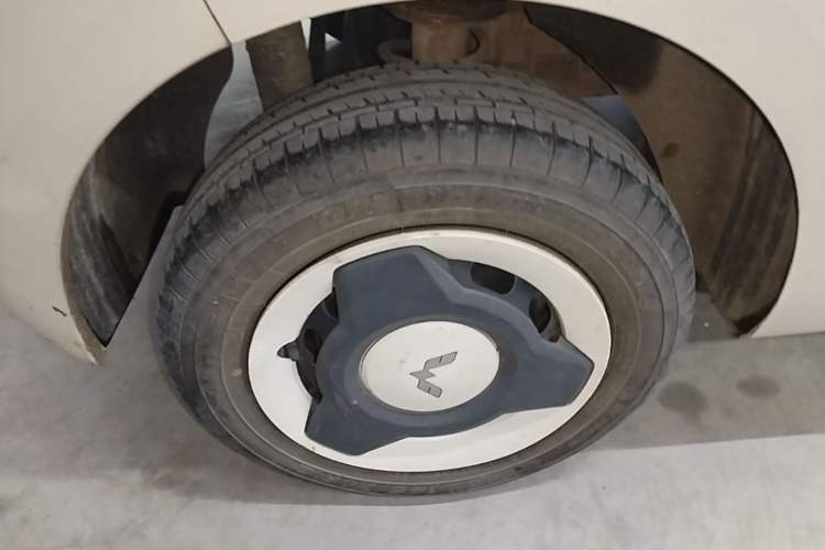 Used Wuling Hongguang MINIEV 2024 3rd Generation 215km Youth Edition Right Rear Wheel Hub