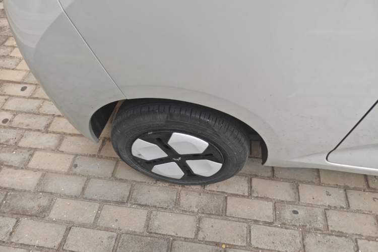 Used Wuling Hongguang MINIEV 2024 3rd Generation 215km Advanced Version Right Rear Wheel Hub